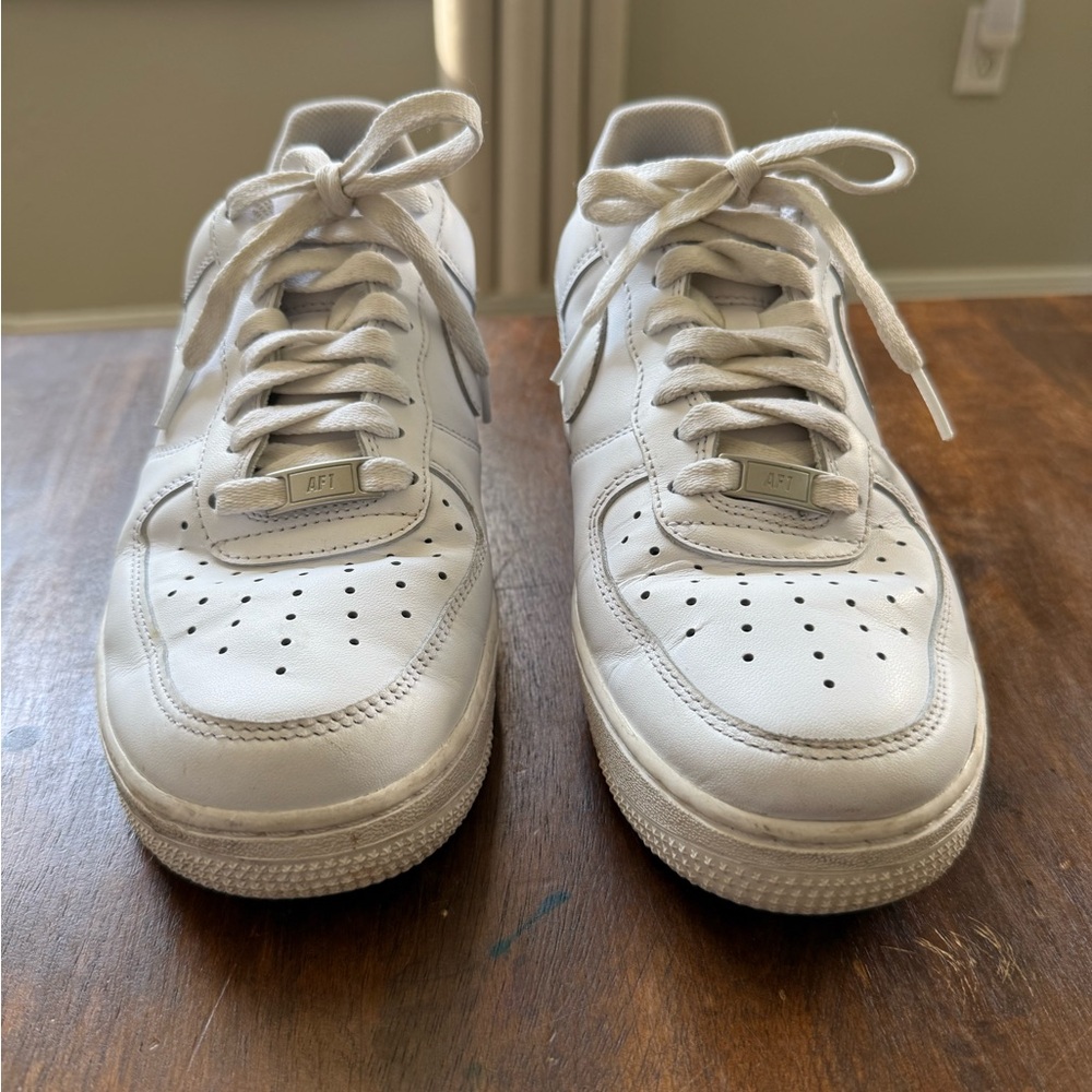 Nike Air Force 1 White Leather Shoes - Picture 2 of 5